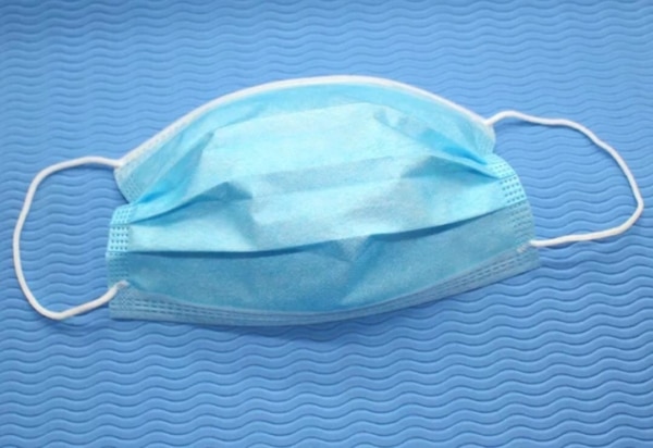Tricapa Termosellado plizado protector cubrebocas con 3 capas con elasticos caja con 50-0